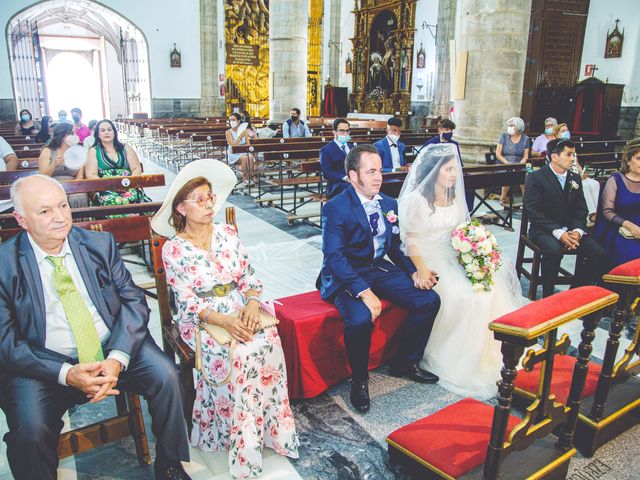 La boda de Francisco Javier y Maria Coronada en Los Santos De Maimona, Badajoz 35
