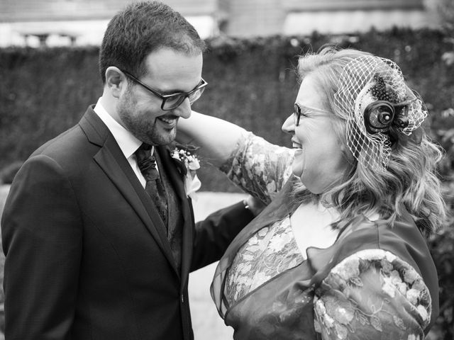 La boda de Roger y Neus en La Pobla De Claramunt, Barcelona 2