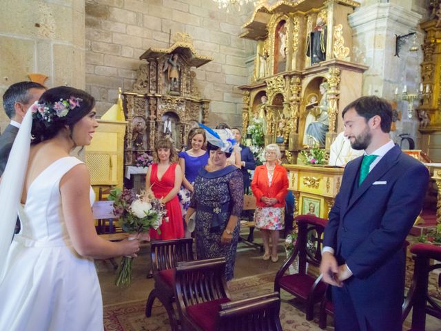 La boda de Juanjo y Laura en Bueu (Resto Parroquia), Pontevedra 13