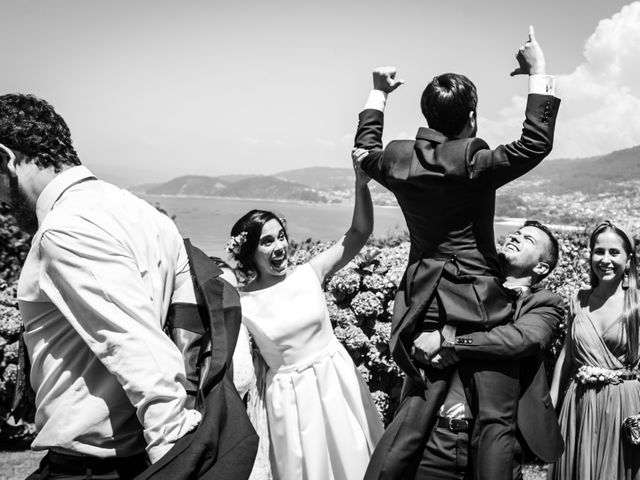 La boda de Juanjo y Laura en Bueu (Resto Parroquia), Pontevedra 25
