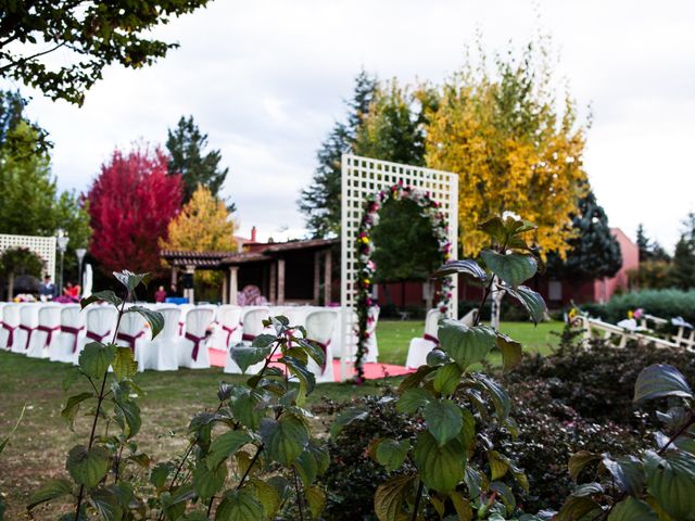 La boda de Adri y Yeni en Carracedelo, León 14