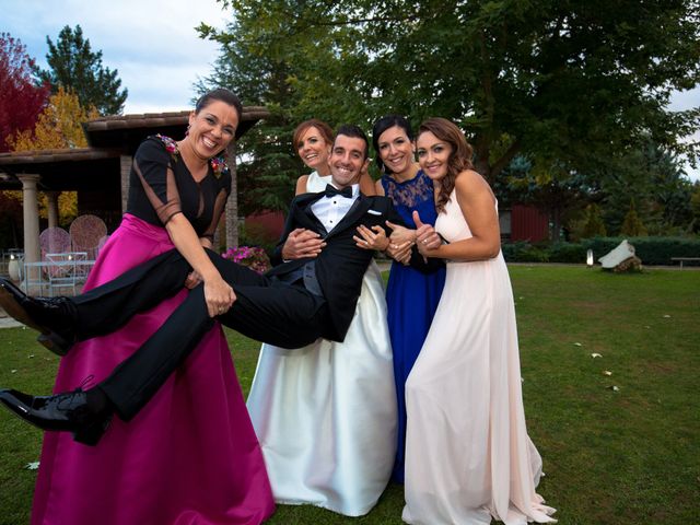 La boda de Adri y Yeni en Carracedelo, León 26