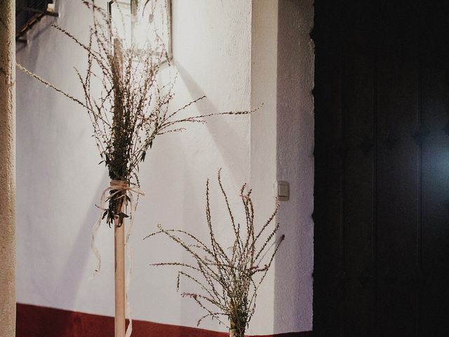 La boda de Jorge y Alba en Villanueva De San Carlos, Ciudad Real 72