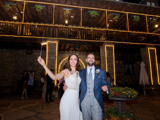 La boda de Fernando y Carla en Canedo, León 81