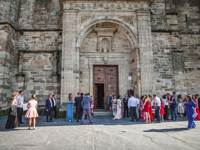 La boda de Fernando y Carla en Canedo, León 30