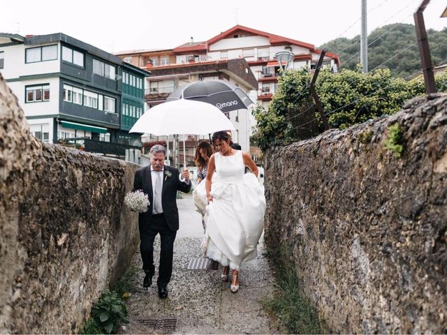 La boda de Gotzon  y Elena  en Mundaka, Vizcaya 1