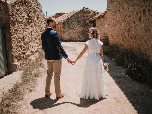 La boda de Víctor y María en Berlanga De Duero, Soria 102