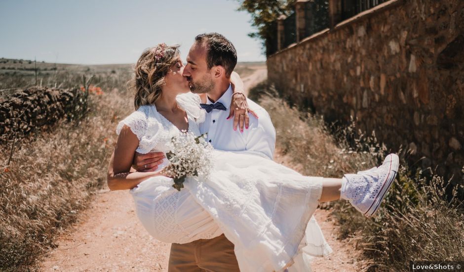 La boda de Víctor y María en Berlanga De Duero, Soria