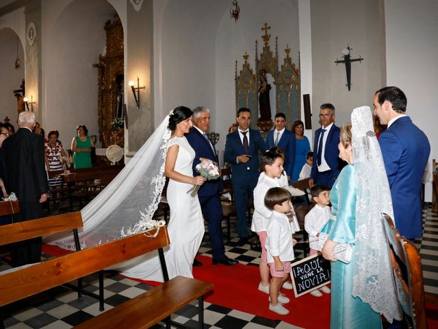 La boda de Nacho y Esmeralda en Villafranca De Los Barros, Badajoz 40