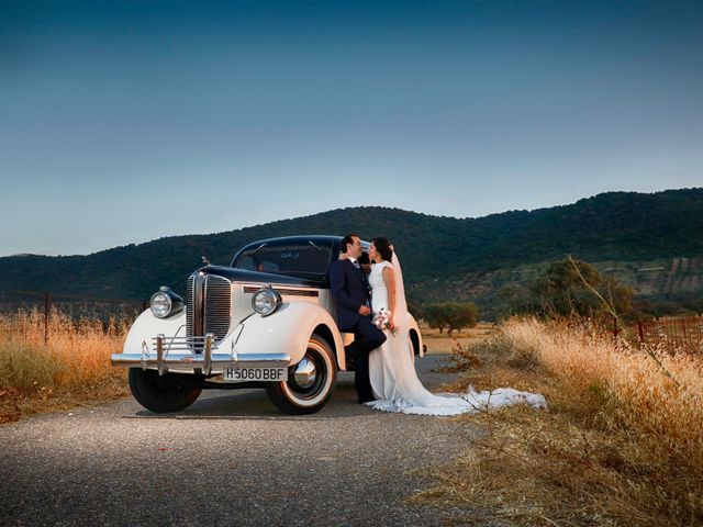 La boda de Nacho y Esmeralda en Villafranca De Los Barros, Badajoz 58