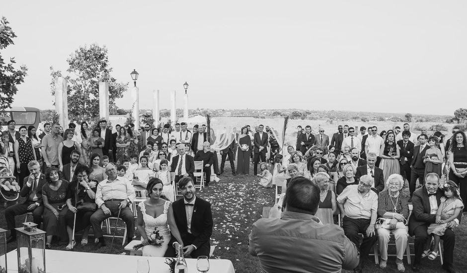 La boda de David y Isabel en Valdemorillo, Madrid