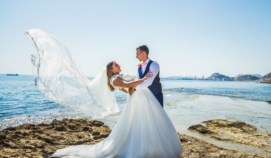 La boda de Emanuel  y Estera  en Elx/elche, Alicante