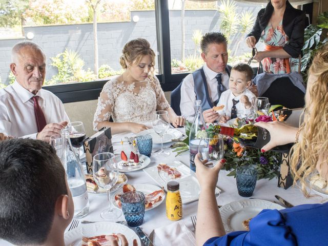 La boda de Joan y Minerva en Lleida, Lleida 35