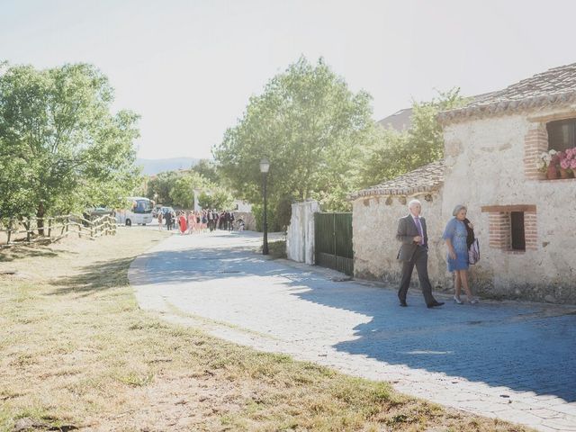 La boda de Juampe y Isabel en Pinilla Del Valle, Madrid 21