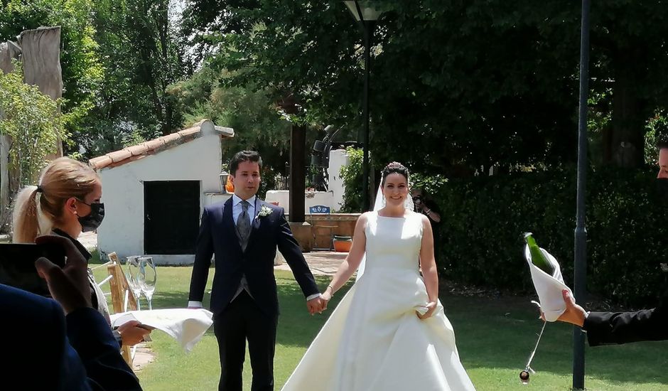 La boda de Alberto y Alejandra en Almodovar Del Campo, Ciudad Real
