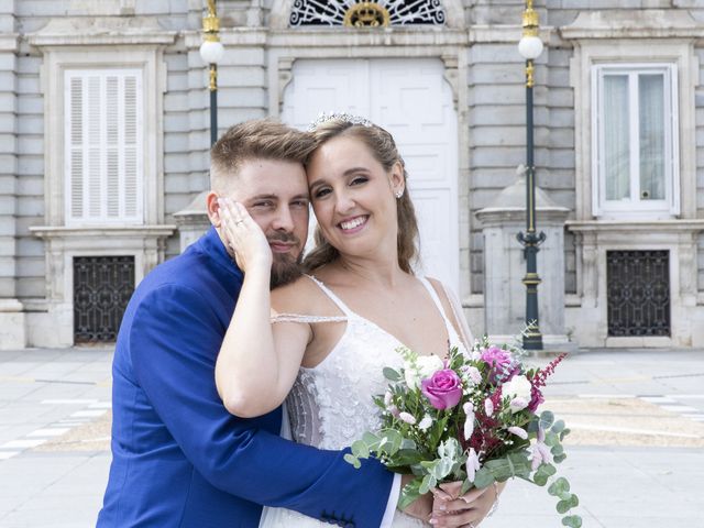 La boda de Tamara y Iván en Madrid, Madrid 24