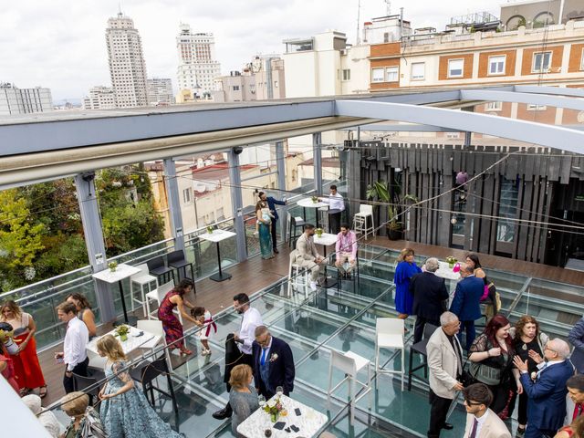 La boda de Tamara y Iván en Madrid, Madrid 33