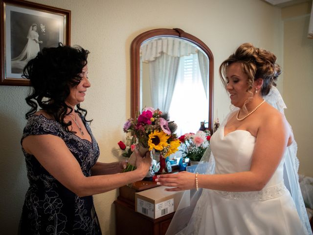 La boda de Santiago y Cristina en Brunete, Madrid 20