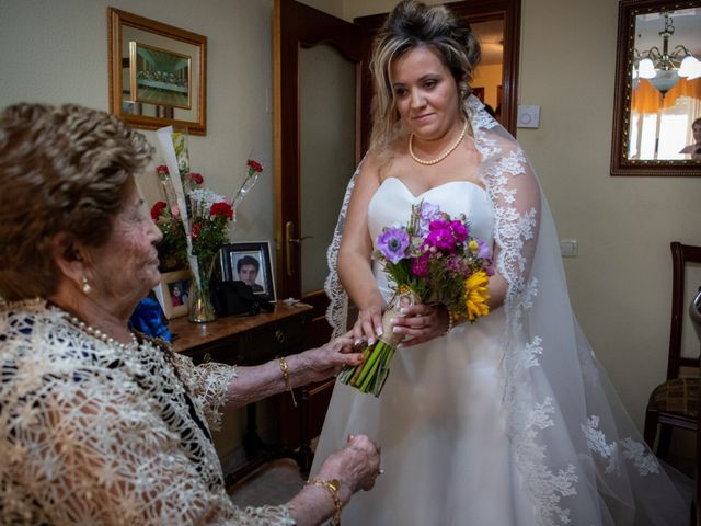 La boda de Santiago y Cristina en Brunete, Madrid 38