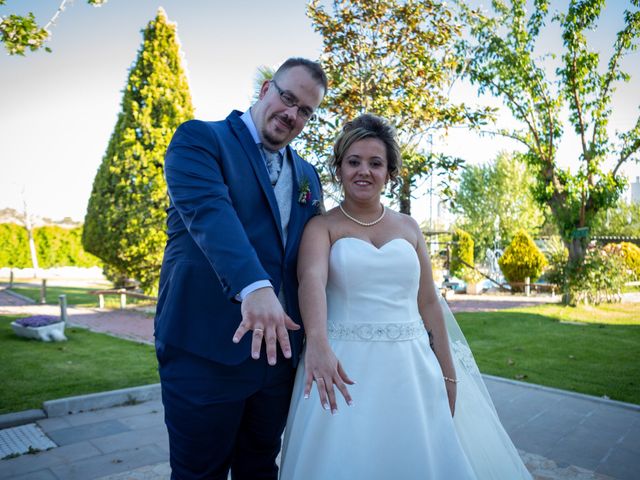 La boda de Santiago y Cristina en Brunete, Madrid 85