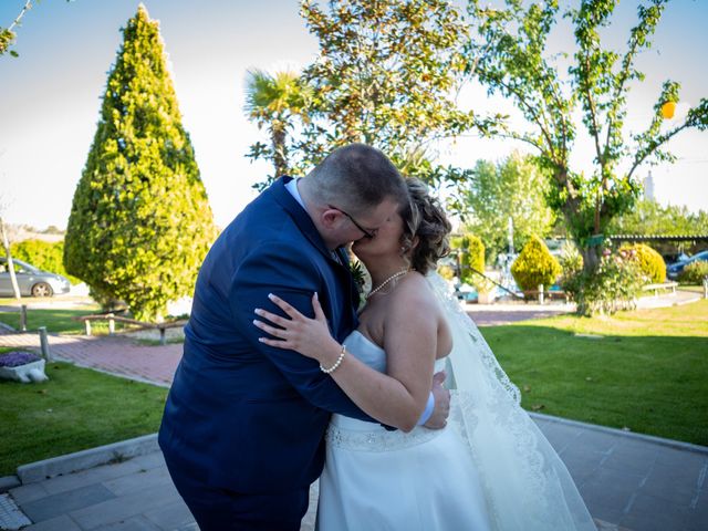 La boda de Santiago y Cristina en Brunete, Madrid 86