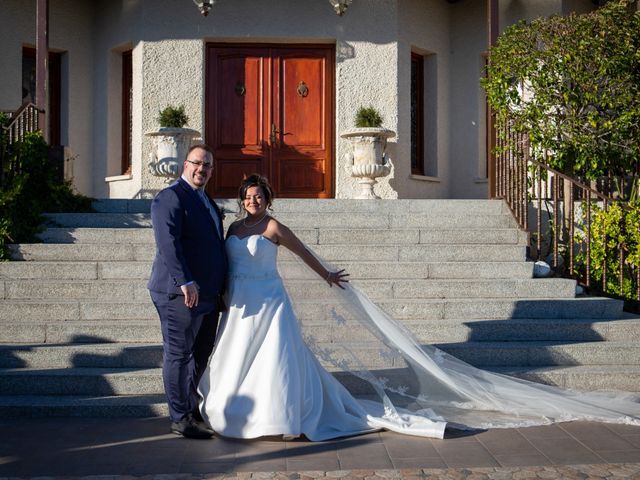 La boda de Santiago y Cristina en Brunete, Madrid 89