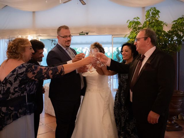 La boda de Santiago y Cristina en Brunete, Madrid 93