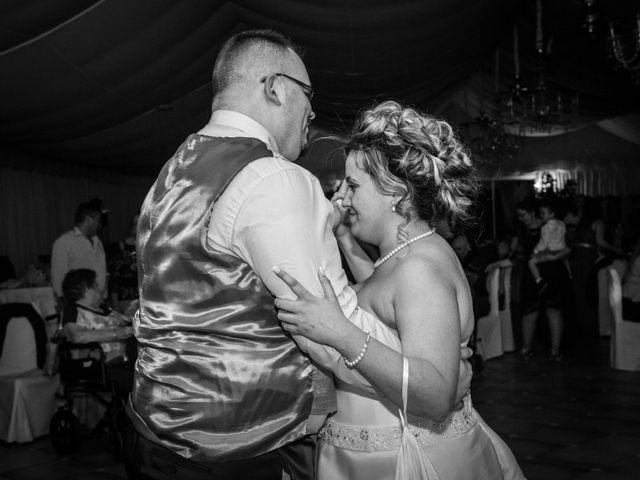 La boda de Santiago y Cristina en Brunete, Madrid 101