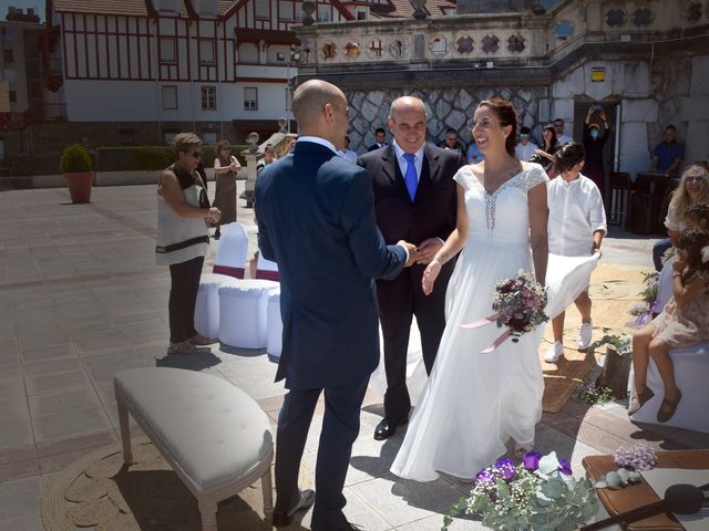 La boda de Janire y Patxi en Santurtzi, Vizcaya 12