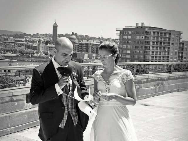 La boda de Janire y Patxi en Santurtzi, Vizcaya 13