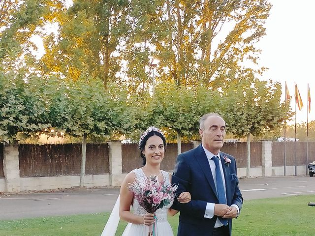 La boda de Adrian y Cristina en León, León 6