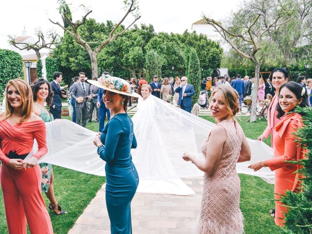 La boda de Nicolas y Mercedes en Los Palacios Y Villafranca, Sevilla 33