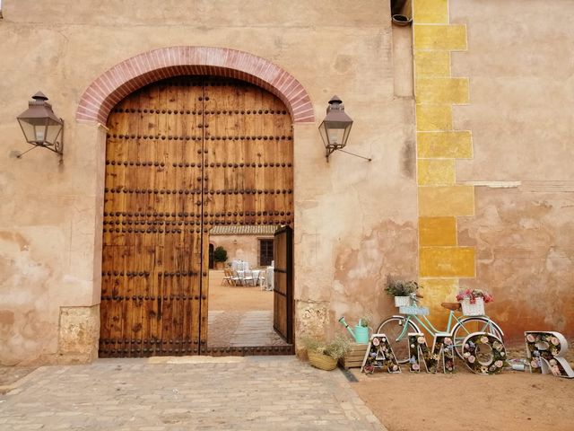 La boda de Juanpe y Mertxe en Sevilla, Sevilla 1