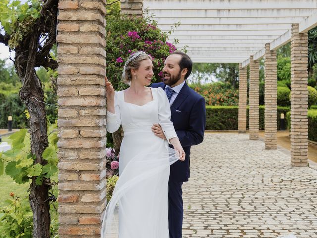 La boda de Apoli y Carmen en Sevilla, Sevilla 1