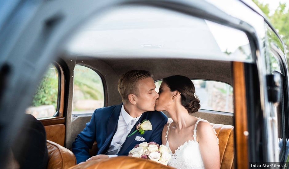 La boda de Karol y Bea en Cala De San Vicente Ibiza, Islas Baleares