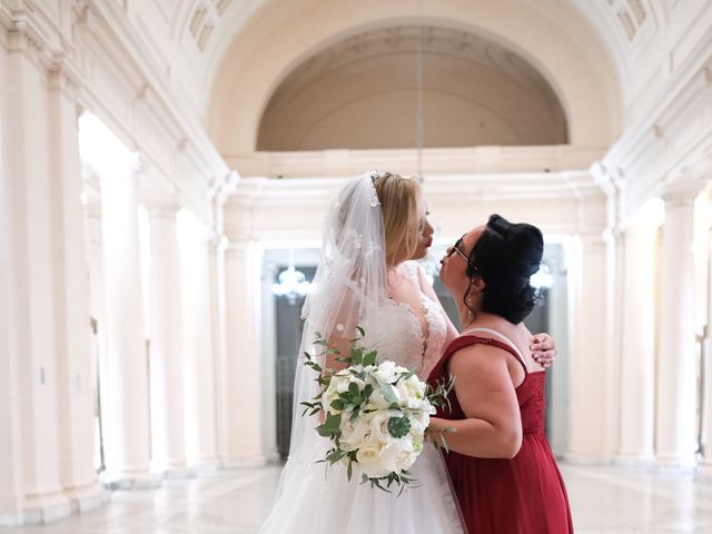 La boda de Gabriel  y Claudia  en Barcelona, Barcelona 24