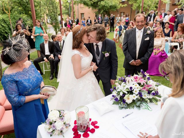 La boda de Luis y Laura en Torrecaballeros, Segovia 41