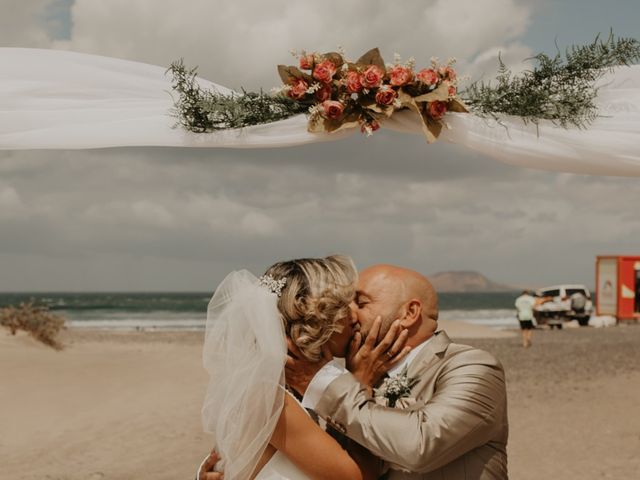 La boda de Juan y Estefania en Caleta De Famara, Las Palmas 3