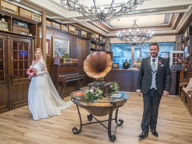 La boda de Pedro y Verónica en Torrejon De La Calzada, Madrid 16