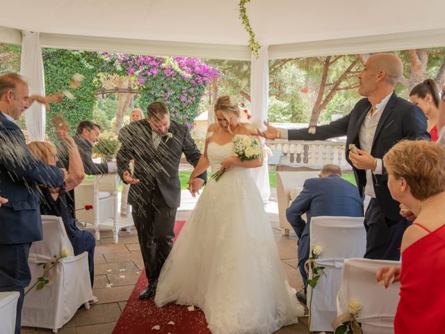 La boda de Antonio y Monica en Sant Vicenç De Montalt, Barcelona 30