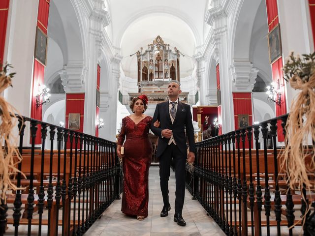 La boda de Rafa y Rosa en Las Cabezas De San Juan, Sevilla 28