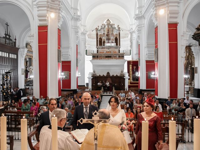 La boda de Rafa y Rosa en Las Cabezas De San Juan, Sevilla 30