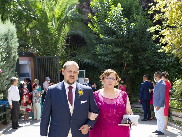 La boda de Agustín y Noelia en Madrid, Madrid 17