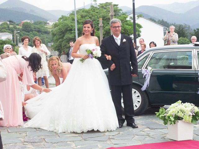 La boda de Diego y Leticia en Navia, Asturias 17