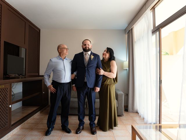 La boda de Rebeca y Cristian en Santa Cruz De Tenerife, Santa Cruz de Tenerife 17