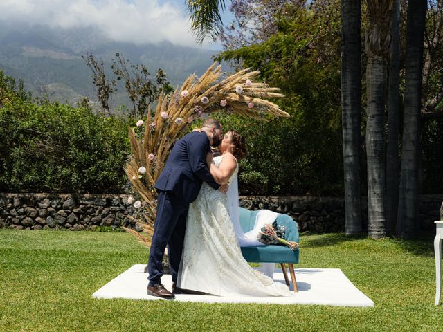 La boda de Rebeca y Cristian en Santa Cruz De Tenerife, Santa Cruz de Tenerife 31