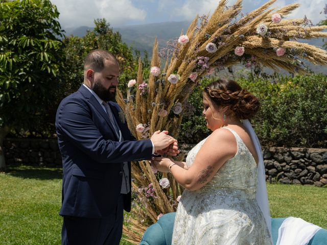La boda de Rebeca y Cristian en Santa Cruz De Tenerife, Santa Cruz de Tenerife 33