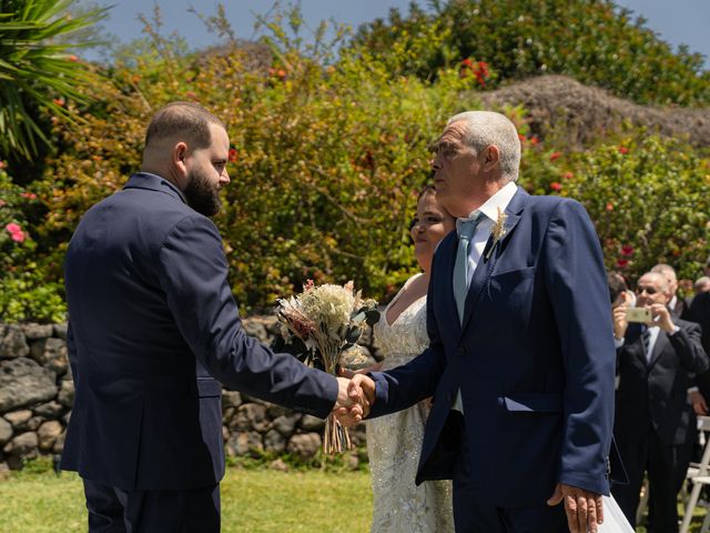 La boda de Rebeca y Cristian en Santa Cruz De Tenerife, Santa Cruz de Tenerife 40