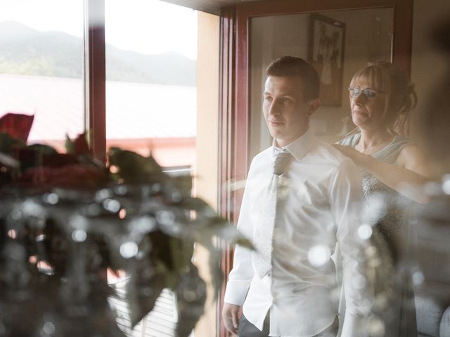 La boda de Edgar y Xènia en La Vall De Bianya, Girona 10