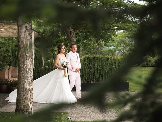 La boda de Edgar y Xènia en La Vall De Bianya, Girona 39